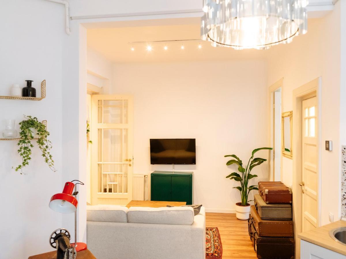 Lovely Vintage Double Studio In City Center Бухарест Екстер'єр фото