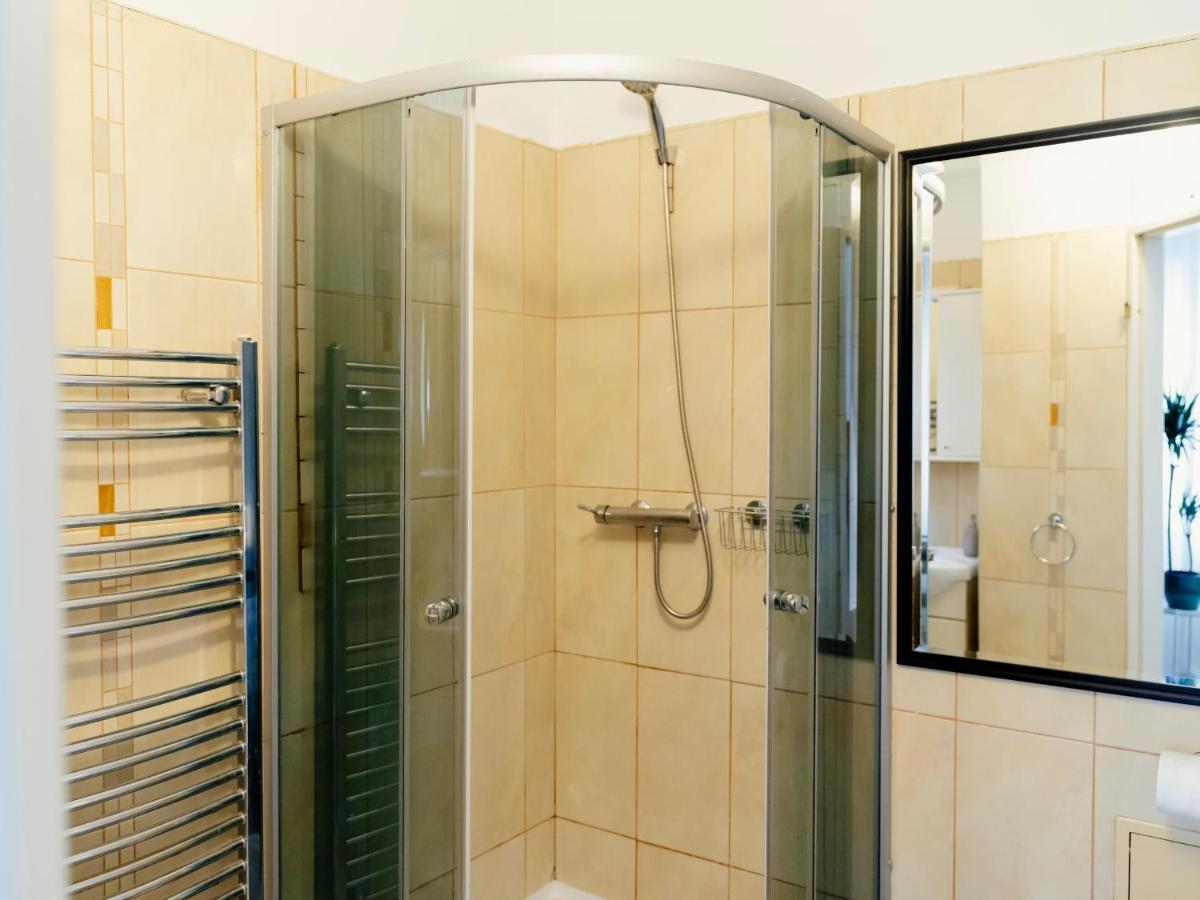 Lovely Vintage Double Studio In City Center Бухарест Екстер'єр фото