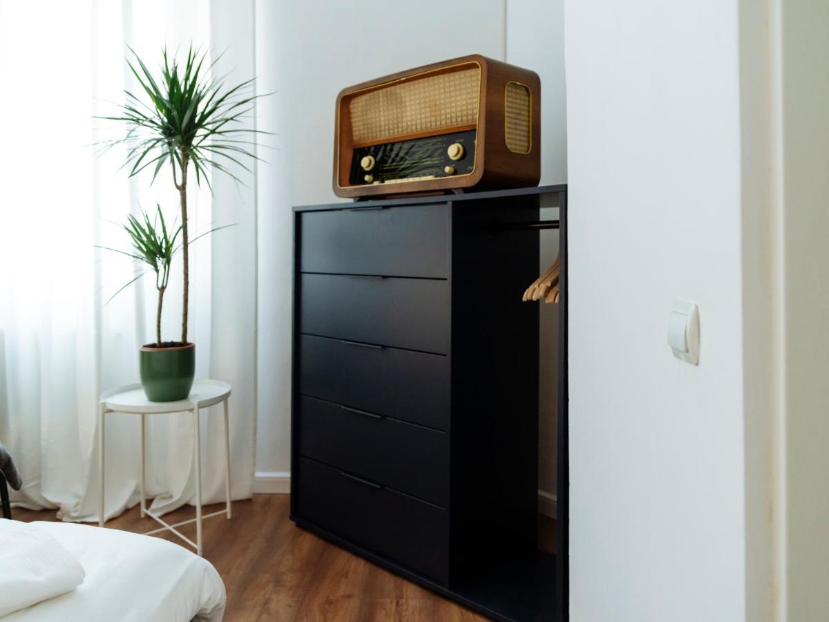 Lovely Vintage Double Studio In City Center Бухарест Екстер'єр фото